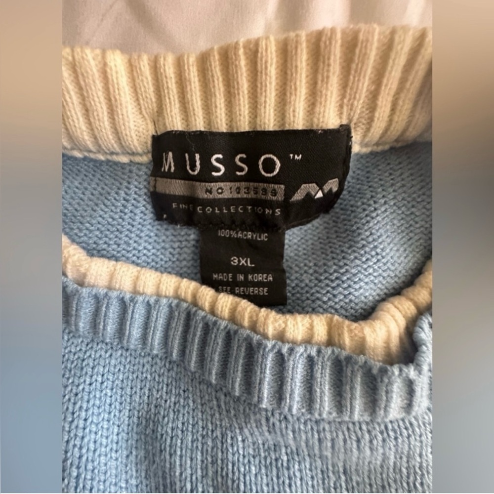 Vintage N. Carolina Blue and White Men's Sweater - Picture 6 of 6